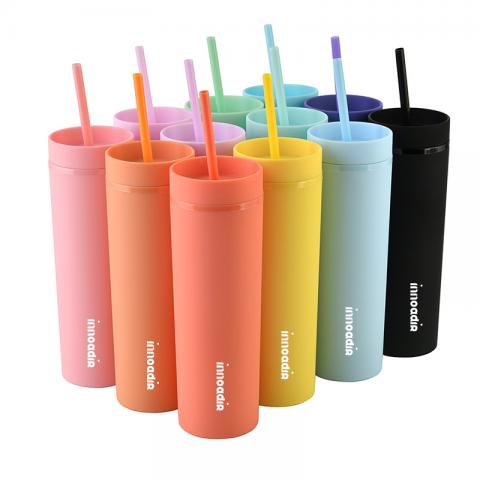 TUMBLERS WITH STRAW